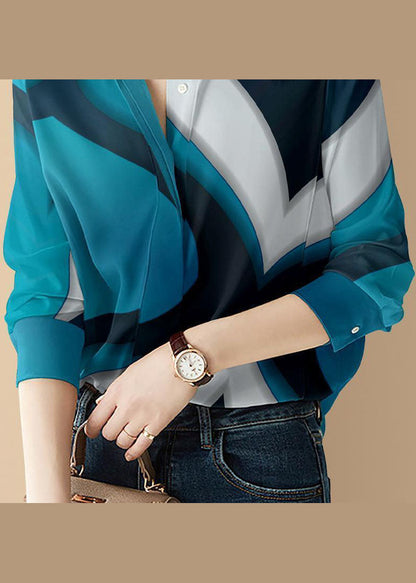 Elegantes blaues Hemd mit Peter-Pan-Kragen und langen Ärmeln