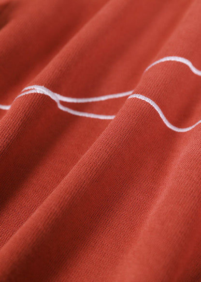 Elegantes, ziegelrotes, besticktes Sweatshirt mit Rundhalsausschnitt und lockerem Schnitt für den Herbst