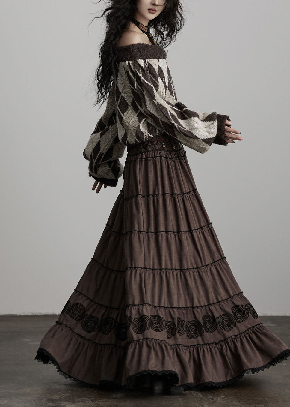 Eleganter brauner bestickter Baumwollrock mit Quasten für die Feiertage im Frühling