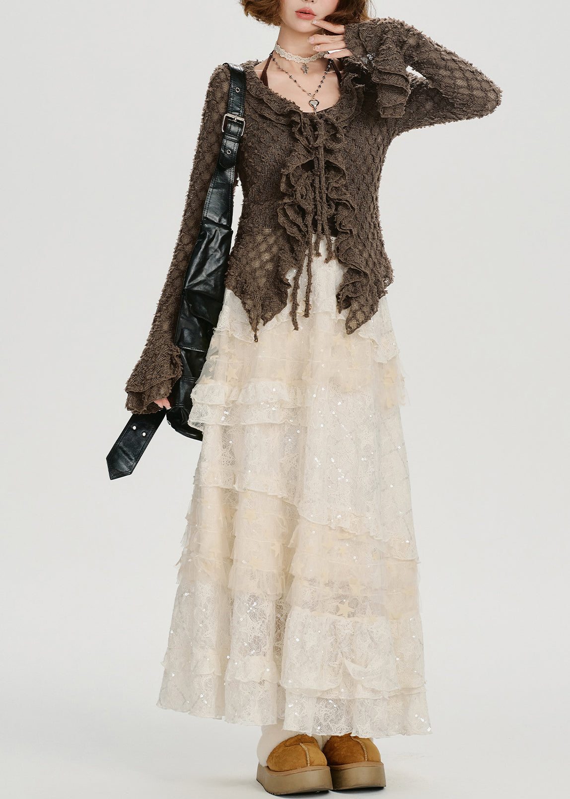 Camisas elegantes de punto con volantes y mangas acampanadas en color café