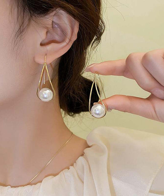 Elegantes pendientes colgantes de perlas doradas de cobre