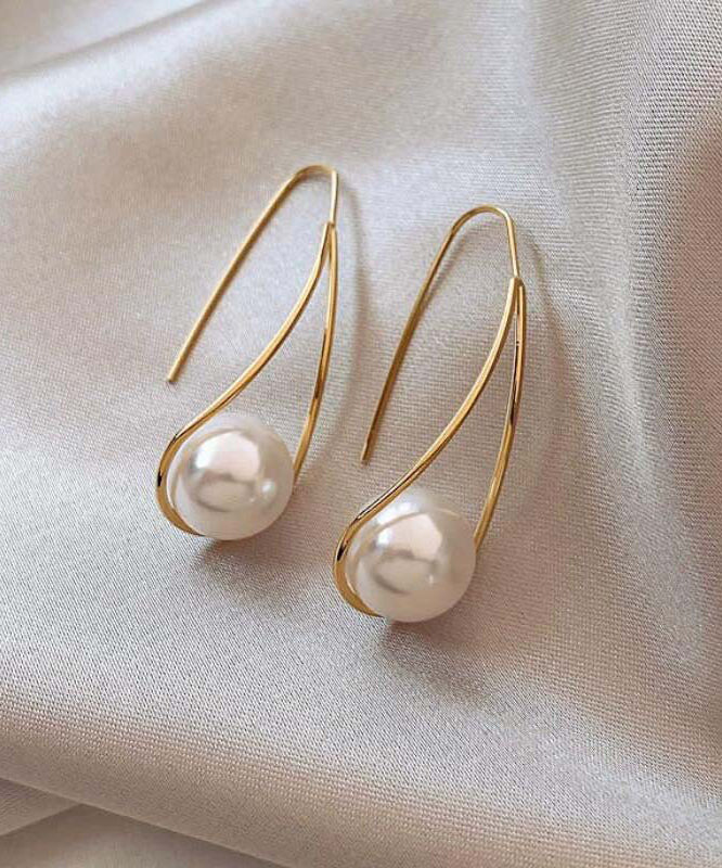 Elegantes pendientes colgantes de perlas doradas de cobre