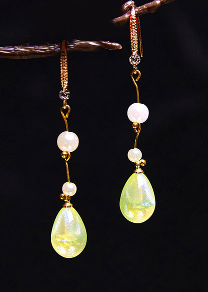 Elegantes pendientes de perla de jade con forma de gota