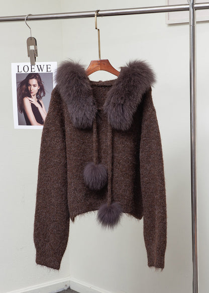 Eleganter Strickpullover mit Fuchskragen, flauschigem Bommelverzierung und warmem Strickmuster für den Winter