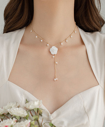 Elegante collar de lazo con borlas florales y perlas de aleación de oro