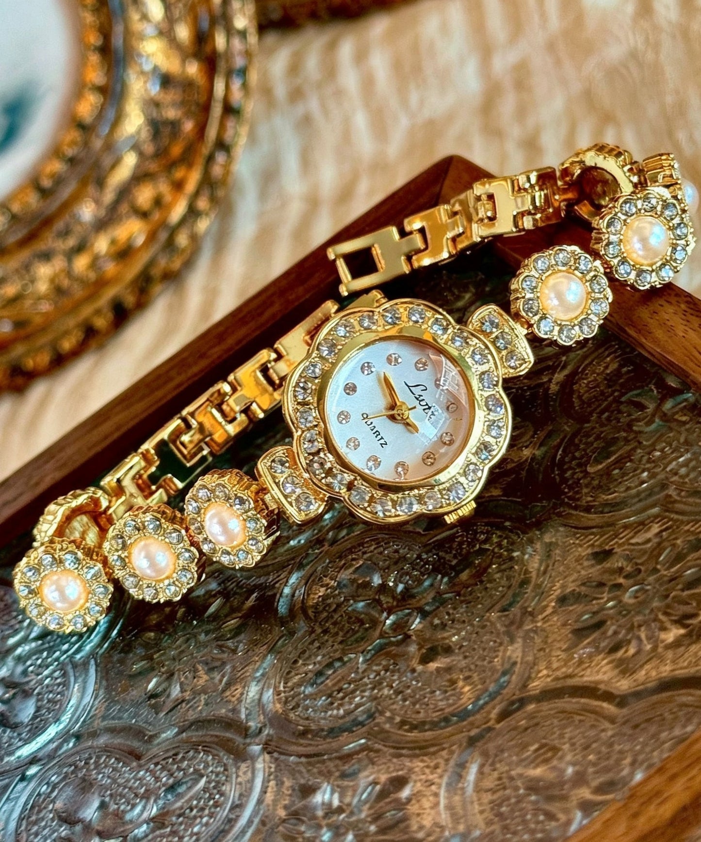 Elegant Gold Stainless Steel Zircon Floral Pearl Watches