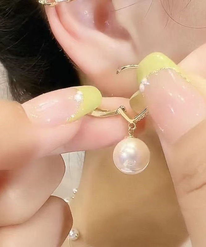 Elegante Creolen aus goldener Sterlingsilberlegierung mit eingelegtem Zirkonia und Liebesperlen