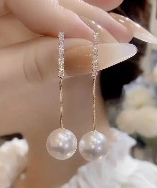 Elegantes pendientes colgantes con borlas de perlas y circonitas doradas en plata de ley