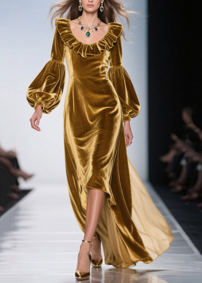 Elegante vestido de fiesta de terciopelo de seda con volantes dorados y mangas farol