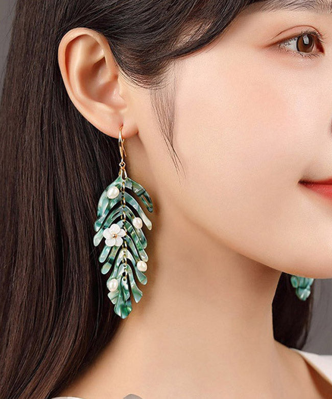 Elegante grüne Kupferperlen Muschel Blume asymmetrische Blatt Tropfen Ohrringe