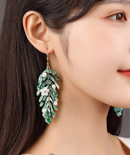 Elegante grüne Kupferperlen Muschel Blume asymmetrische Blatt Tropfen Ohrringe