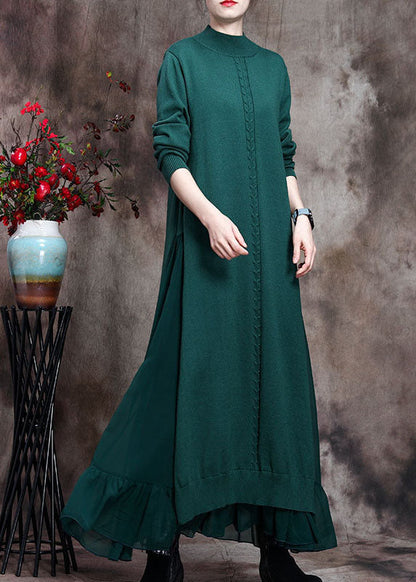 Elegantes grünes Strickpulloverkleid mit Stehkragen und asymmetrischem Design für den Herbst