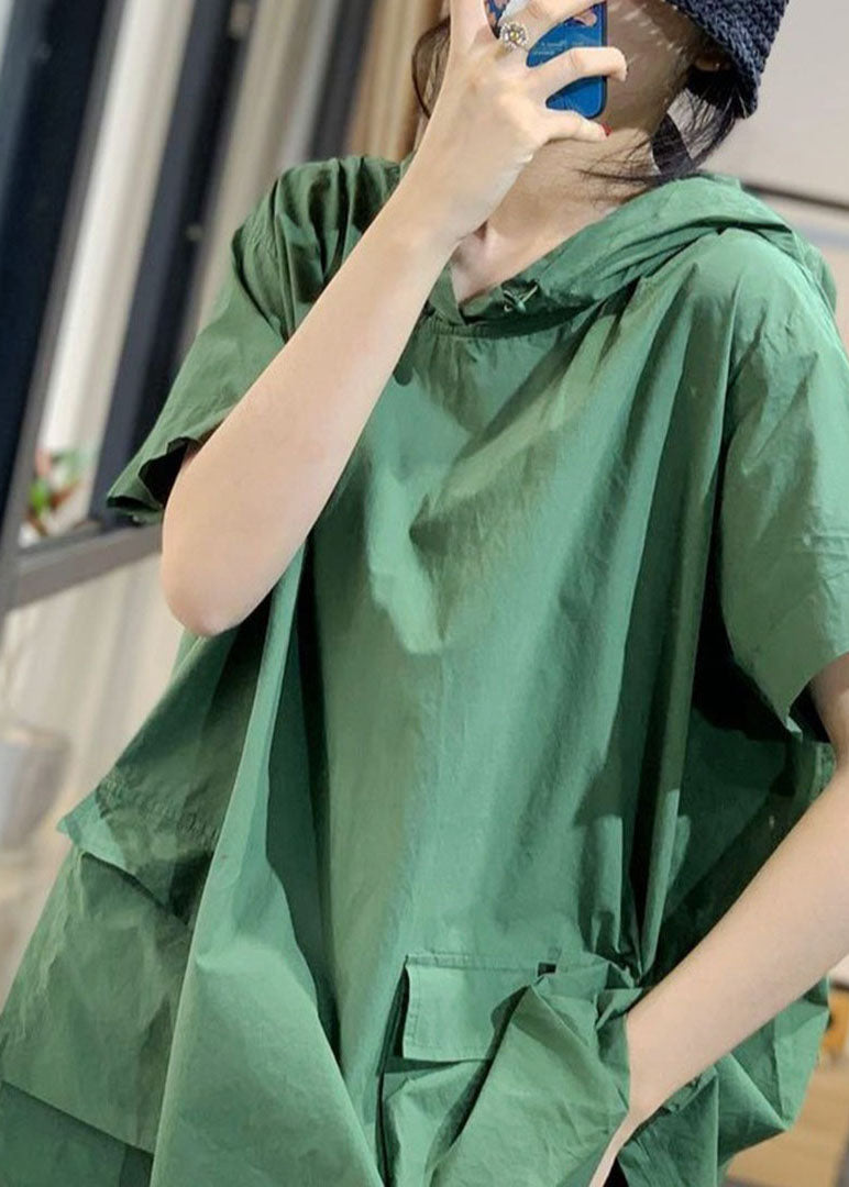 Elegantes blusas de manga corta con capucha, bolsillos y cordón ajustable en color verde otoño
