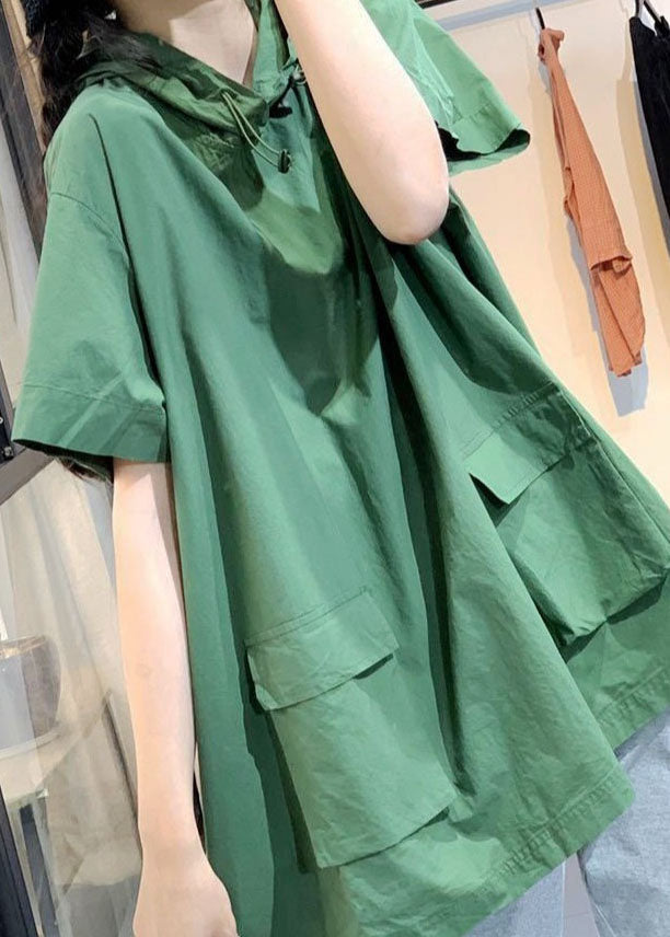 Elegantes blusas de manga corta con capucha, bolsillos y cordón ajustable en color verde otoño