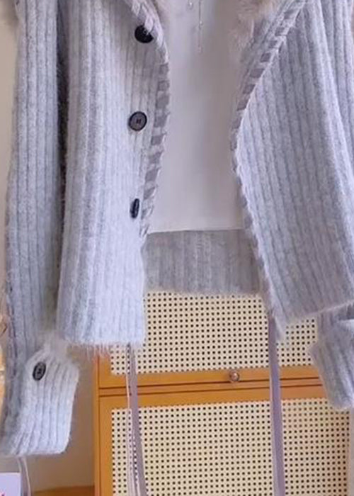 Elegante graue Fuchskragen-Knopf-Patchwork-Strickmäntel Winter