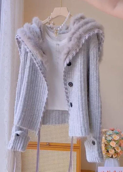 Elegante graue Fuchskragen-Knopf-Patchwork-Strickmäntel Winter