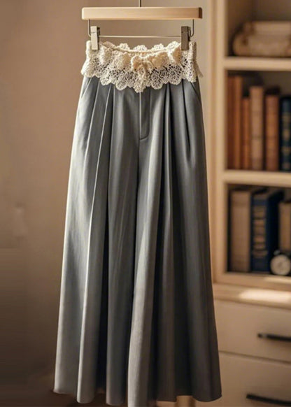 Elegantes pantalones anchos de encaje con patchwork arrugado en gris para primavera