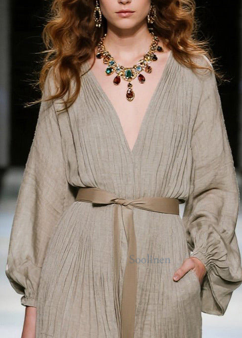 Elegante lange Baumwollkleider in Khaki mit V-Ausschnitt und Bindegürtel für den Frühling