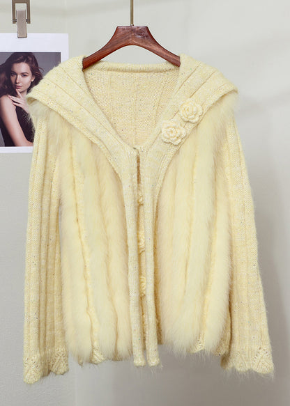 Elegante suéter de punto con botones florales de piel de zorro rosa y patchwork