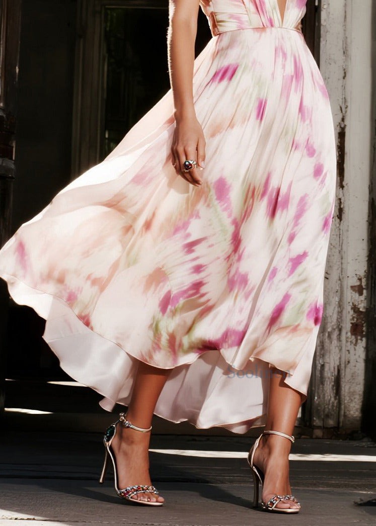 Elegante vestido de noche de verano de seda drapeada con dobladillo extragrande y estampado rosa