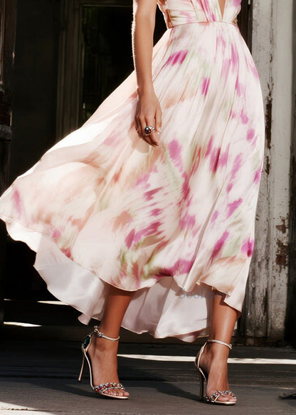 Elegante vestido de noche de verano de seda drapeada con dobladillo extragrande y estampado rosa