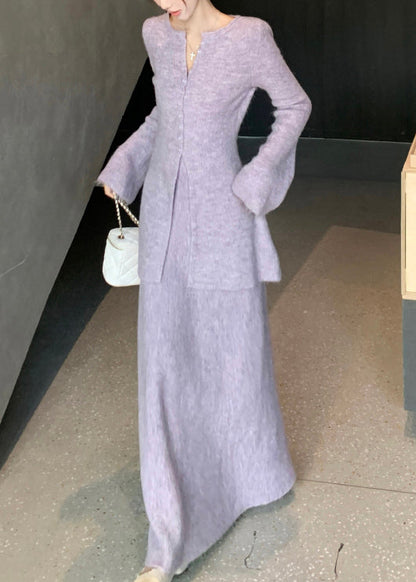 Elegantes, lilafarbenes, zweiteiliges Strickset mit Knopfleiste und ausgestellten Ärmeln