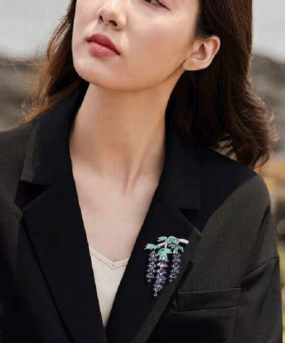 Elegante Broschen mit lila Kupfer-Zirkonia-Quaste und Glyzinienmotiv