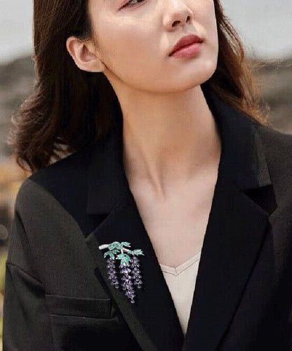 Elegante Broschen mit lila Kupfer-Zirkonia-Quaste und Glyzinienmotiv