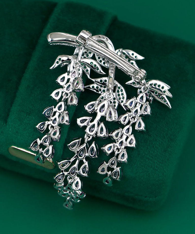 Elegante Broschen mit lila Kupfer-Zirkonia-Quaste und Glyzinienmotiv