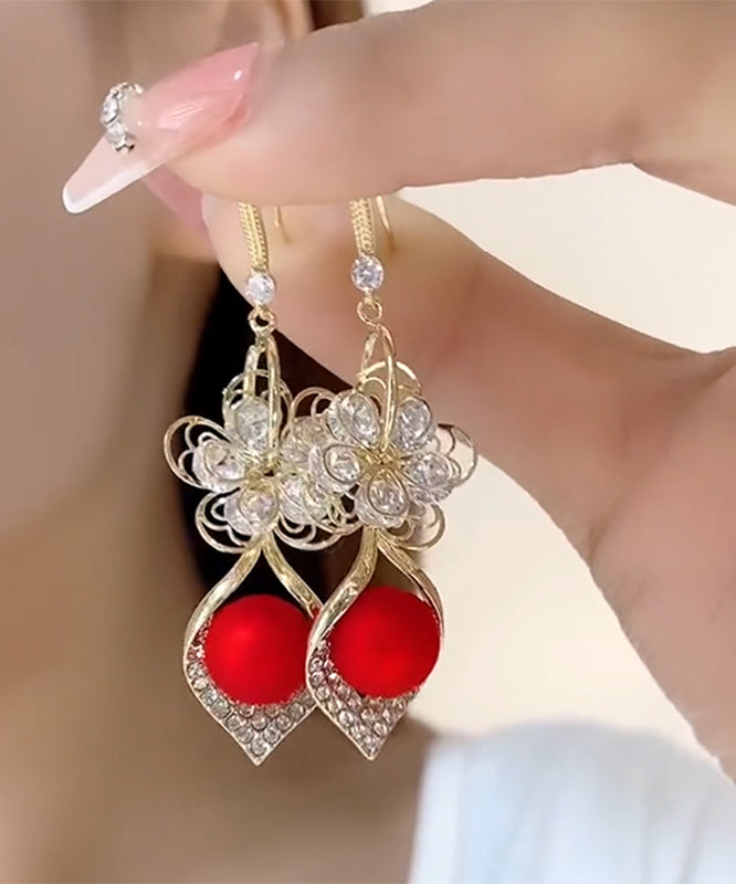 Elegantes pendientes colgantes florales de circonitas doradas en plata de ley roja