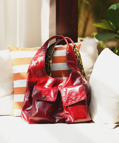 Elegante rote Schultertasche mit Leopardenmuster und Taschen aus Kunstleder