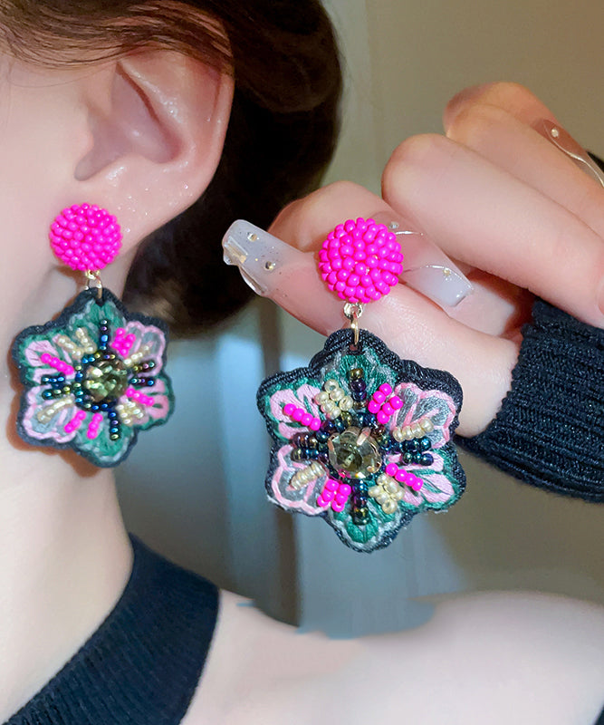 Elegantes pendientes colgantes con flores bordadas y cuentas de aleación tejidas a mano en forma de rosa