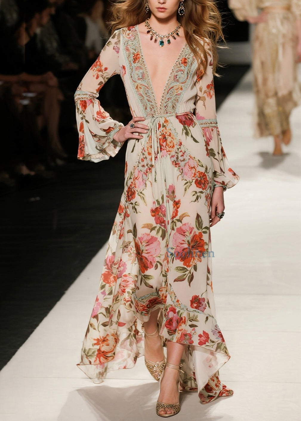 Elegante, locker sitzende Baumwollkleider mit V-Ausschnitt, Print und ausgestellten Ärmeln