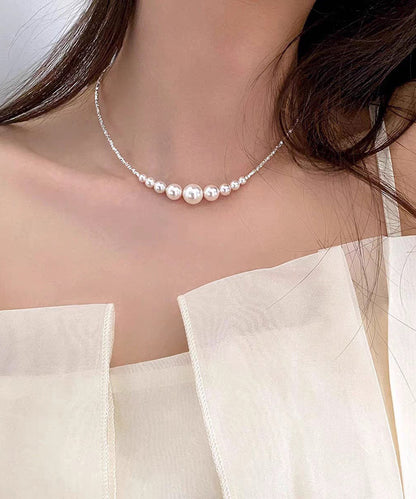 Elegante Halskette mit Anhänger aus weißer Legierung und gebrochenem Silber und Perle