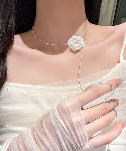 Elegante collar con colgante extraíble de aleación blanca con diseño floral