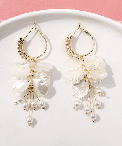 Elegantes pendientes colgantes con borlas florales de perlas y circonitas doradas de aleación blanca