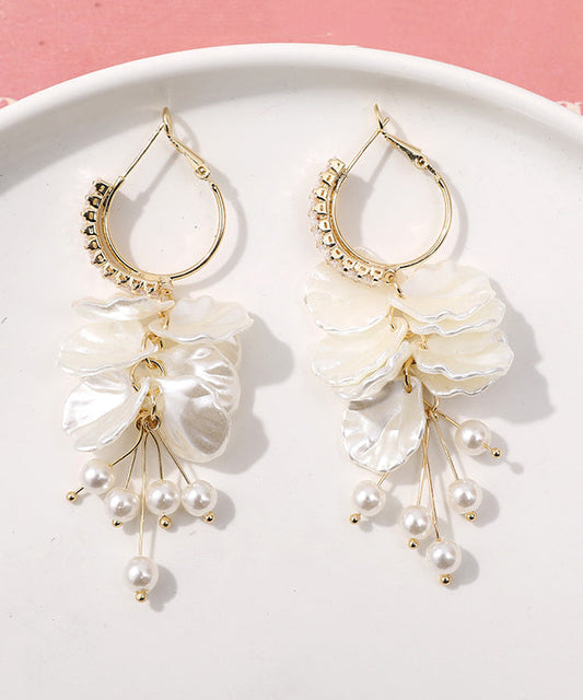 Elegantes pendientes colgantes con borlas florales de perlas y circonitas doradas de aleación blanca
