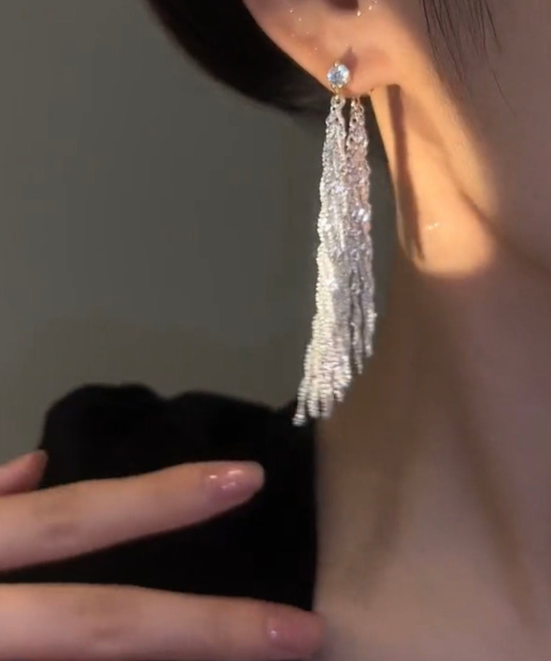 Elegante Tropfenohrringe mit Zirkonia-Design aus weißer Legierung