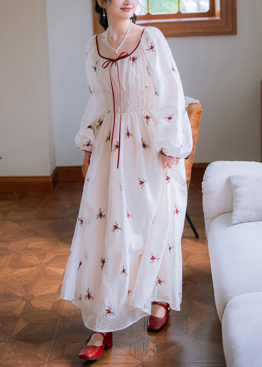 Elegante weiße, bestickte, lange Baumwollkleider mit elastischem Bund für den Herbst