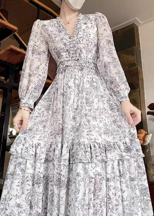 Elegantes weißes Chiffonkleid mit Rüschen und langen Ärmeln