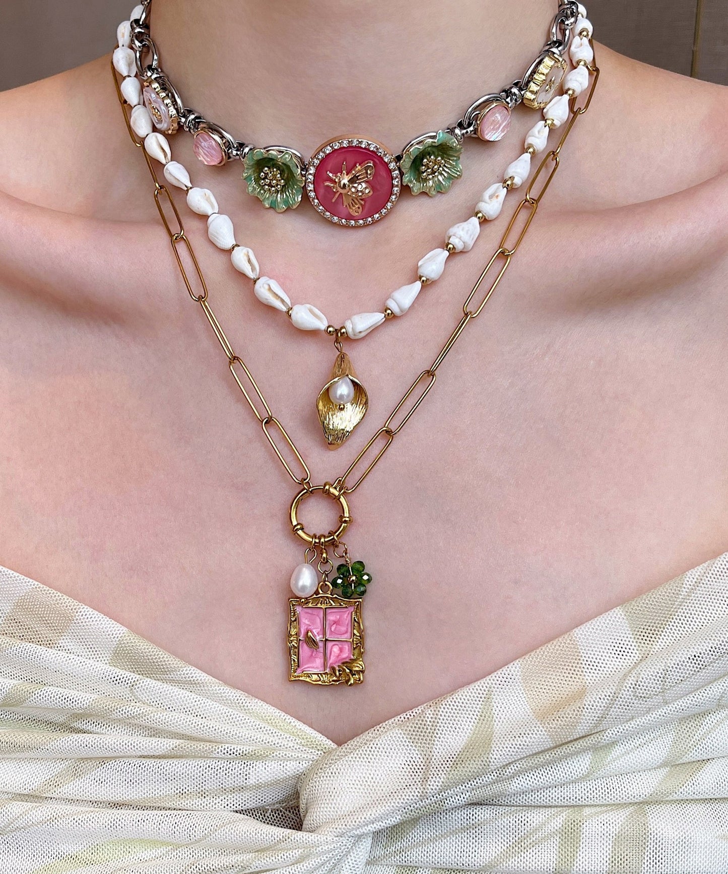 Elegant White Shell Floral Layering Alloy Three Piece Set Pendant Necklace