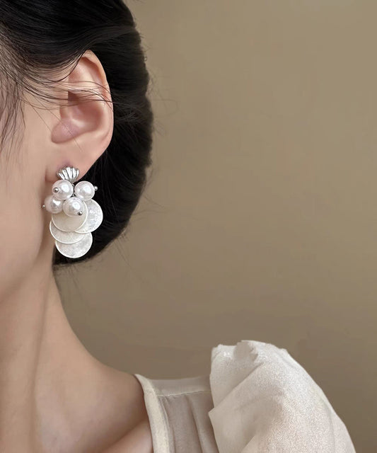 Elegantes pendientes de borla con perla y concha de aleación de plata esterlina blanca