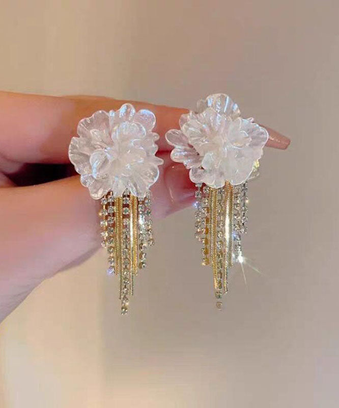 Elegantes pendientes colgantes con borlas florales doradas en plata de ley blanca