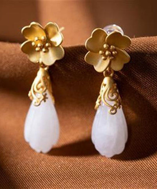 Elegantes pendientes colgantes de orquídea y jade dorado en plata de ley blanca