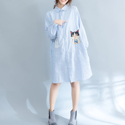Elegantes blau gestreiftes Kniekleid aus Baumwolle Locker sitzendes Reisekleid feines Patchwork-Katzen-Print-Hemdkleid