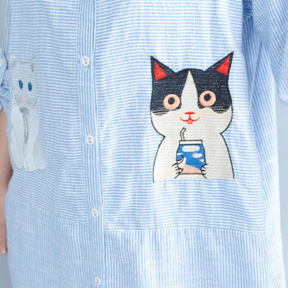 Elegantes blau gestreiftes Kniekleid aus Baumwolle Locker sitzendes Reisekleid feines Patchwork-Katzen-Print-Hemdkleid