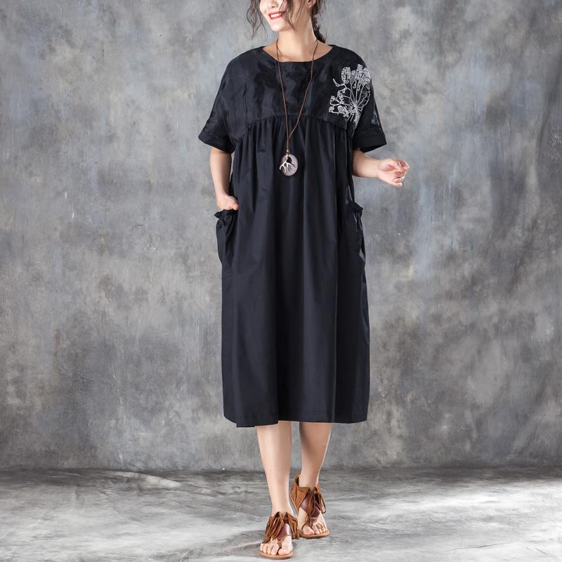 Elegante lange Baumwollkleider Locker sitzendes, lockeres Kurzarm-Plissee-Kleid mit Rundhalsausschnitt in Schwarz
