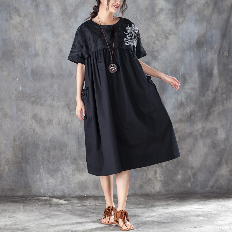 Elegante lange Baumwollkleider Locker sitzendes, lockeres Kurzarm-Plissee-Kleid mit Rundhalsausschnitt in Schwarz