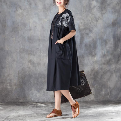 Elegante lange Baumwollkleider Locker sitzendes, lockeres Kurzarm-Plissee-Kleid mit Rundhalsausschnitt in Schwarz