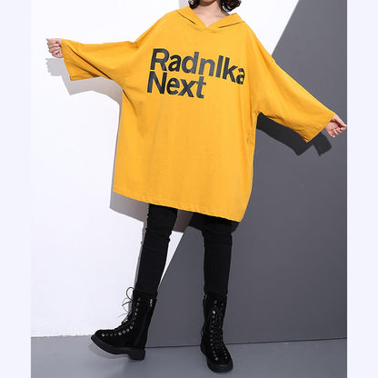 Elegantes gelbes T-Shirt aus natürlicher Baumwolle, trendiges Plus-Size-Reisekleidungsstück mit Kapuze, Vintage-Rückseite offen, Baumwoll-T-Shirt